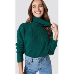 NA-KD Sweter oversize z wywijanym golfem - Green. Zielone swetry oversize damskie NA-KD, z dzianiny. Za 141,95 zł.