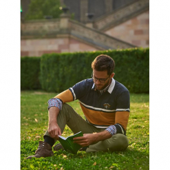 T-SHIRT MĘSKI DŁUGI RĘKAW TYPU POLO W STYLU COLLEGOWYM. Szare koszulki polo marki Top Secret, w ażurowe wzory. Za 39,99 zł.