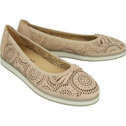 CAPRICE 22120-20 rose nubuc, baleriny damskie. Czerwone baleriny damskie Caprice, bez wzorów, ze skóry, bez obcasa. Za 239,90 zł.