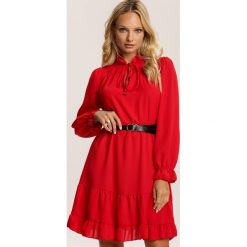 Czerwona Sukienka Ornila. Czerwone sukienki damskie Renee, s, bez wzorów, bez kołnierzyka, bez rękawów, mini. Za 109,99 zł.
