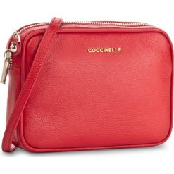 Torebka COCCINELLE - BV3 Pochette E5 BV3 55 89 07 Coquelicot 209. Czerwone listonoszki damskie marki Coccinelle. W wyprzedaży za 449,00 zł.