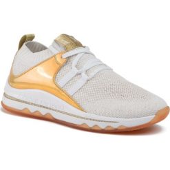Sneakersy Armani Exchange XDX007 XV301 R579. Białe półbuty damskie Armani Exchange, bez wzorów, bez obcasa, bez zapięcia. W wyprzedaży za 439,00 zł.