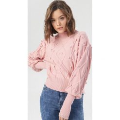 Różowy Sweter Idamoni. Różowe swetry damskie Born2be, s, bez wzorów, bez rękawów, bez kaptura. Za 149,99 zł.