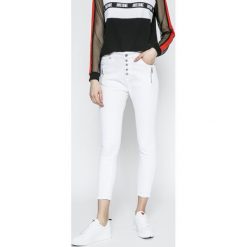 Answear - Jeansy. Białe jeansy damskie skinny marki ANSWEAR, s, z obniżonym stanem. W wyprzedaży za 79,90 zł.
