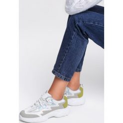 Białe Sneakersy Illumined. Białe buty sportowe damskie Renee, bez wzorów, sportowe. Za 99,99 zł.