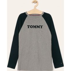 Tommy Hilfiger - Longsleeve dziecięcy 128 - 164 cm. Szare t-shirty chłopięce TOMMY HILFIGER, z nadrukiem, z bawełny, z długim rękawem. W wyprzedaży za 89,90 zł.