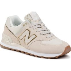 Sneakersy NEW BALANCE - WL574SOA Beżowy. Brązowe półbuty damskie New Balance, na co dzień, bez wzorów, z zamszu, bez obcasa, na płaskiej podeszwie, bez zapięcia. W wyprzedaży za 269,00 zł.