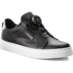 Sneakersy CARINII - B4396 E50-J16-000-B67. Czarne półbuty damskie Carinii, na co dzień, bez wzorów, ze skóry, bez obcasa, na płaskiej podeszwie, bez zapięcia. W wyprzedaży za 259,00 zł.