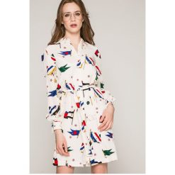 Tommy Hilfiger - Sukienka. Szare długie sukienki marki TOMMY HILFIGER, na co dzień, z aplikacjami, z tkaniny, casualowe, z długim rękawem. W wyprzedaży za 579,90 zł.