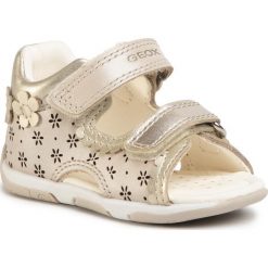 Sandały GEOX - B S.Tapuz G. A B020YA 044AJ C5000 Beige. Brązowe sandały dziewczęce Geox, ze skóry ekologicznej, bez zapięcia. W wyprzedaży za 189,00 zł.