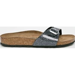 Birkenstock - Klapki Madrid. Szare klapki damskie Birkenstock, bez wzorów, ze skóry, bez obcasa, na obcasie. W wyprzedaży za 199,90 zł.