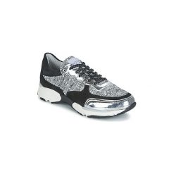 Buty Meline AMAL. Czarne trampki i tenisówki damskie marki Meline, bez wzorów, bez zapięcia. Za 415,20 zł.