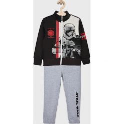 Blukids - Dres dziecięcy Star Wars 98-134 cm. Szare spodnie chłopięce marki Blukids, z nadrukiem, z bawełny, retro, długie. W wyprzedaży za 79,90 zł.