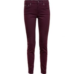 Polo Ralph Lauren SATEEN SKI Jeansy Slim Fit vintage burgundy. Niebieskie jeansy damskie marki Polo Ralph Lauren, z bawełny. W wyprzedaży za 471,75 zł.