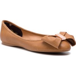 Baleriny TED BAKER - Imme 4 9-18209 Tan. Pomarańczowe baleriny damskie Ted Baker, bez wzorów, ze skóry ekologicznej, klasyczne, bez obcasa, na płaskiej podeszwie. W wyprzedaży za 299,00 zł.