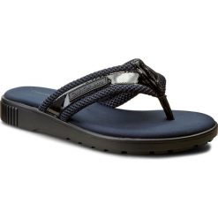 Japonki CALVIN KLEIN JEANS - Mahal R4074 Black/Indigo. Czarne klapki damskie marki Calvin Klein Jeans, bez wzorów, z jeansu, bez obcasa. W wyprzedaży za 299,00 zł.