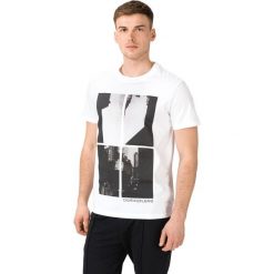 Calvin Klein Koszulka Biały. Białe podkoszulki męskie Calvin Klein, m, z nadrukiem, z bawełny, bez kołnierzyka, z krótkim rękawem. Za 188,95 zł.