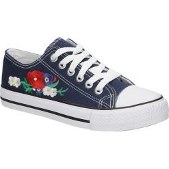Trampki sznurowane haftowane Casu BK6211-3. Szare trampki i tenisówki damskie Casu, z haftami, na sznurówki. Za 49,99 zł.