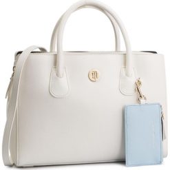Torebka TOMMY HILFIGER - Charming Tommy Med Work Bag AW0AW06487 104. Białe torebki klasyczne damskie marki TOMMY HILFIGER, bez wzorów, ze skóry ekologicznej, klasyczne, bez dodatków. Za 749,00 zł.