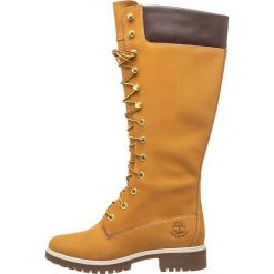 Skórzane kozaki "Premium 14in WP" w kolorze jasnobrązowym. Pomarańczowe kozaki damskie Timberland, z materiału, bez obcasa, na sznurówki. W wyprzedaży za 439,95 zł.