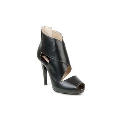 Sandały Michael Kors NEW SWEET. Czarne sandały damskie Michael Kors, bez wzorów, bez obcasa, bez zapięcia. Za 1756,30 zł.