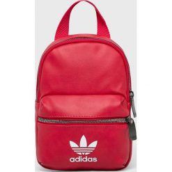 Adidas Originals - Plecak. Czerwone plecaki damskie adidas Originals, bez wzorów, z poliesteru. W wyprzedaży za 159,90 zł.