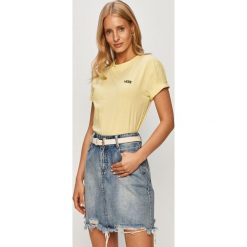 Vans - T-shirt. Żółte bluzki damskie Vans, s, bez wzorów, z bawełny, casualowe, z okrągłym kołnierzem. Za 129,90 zł.