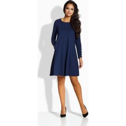 Elegancka rozkloszowana sukienka granatowa MARISSA. Niebieskie sukienki damskie Lemoniade, bez wzorów, eleganckie, bez kołnierzyka, z długim rękawem, długie, maxi, rozkloszowane. Za 119,00 zł.