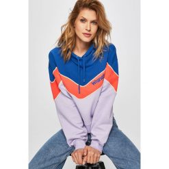 Wrangler - Bluza. Niebieskie bluzy damskie Wrangler, s, z nadrukiem, z bawełny, bez rękawów, z kapturem. Za 249,90 zł.