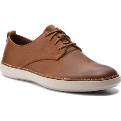 Półbuty CLARKS - Komuter Walk 261327437 British Tan. Pomarańczowe półbuty męskie Clarks, na co dzień, bez wzorów, ze skóry, klasyczne, bez zapięcia. W wyprzedaży za 269,00 zł.