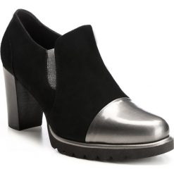 Buty damskie. Czarne botki damskie Wittchen, ze skóry, na wysokim obcasie, na słupku, bez zapięcia. W wyprzedaży za 399,90 zł.