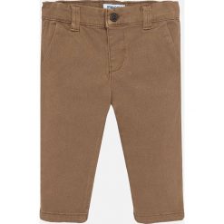Mayoral - Spodnie dziecięce 80-98 cm. Spodnie chłopięce Mayoral, bez wzorów, z elastanu, casualowe. W wyprzedaży za 79,90 zł.