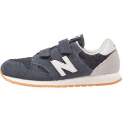 New Balance Tenisówki i Trampki navy. Szare tenisówki męskie marki New Balance, na lato, z materiału. W wyprzedaży za 224,10 zł.