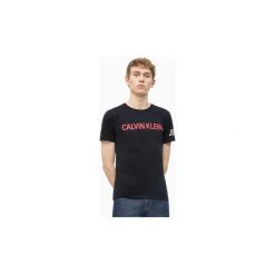 T-shirty z krótkim rękawem Calvin Klein Jeans J30J311463 INSTIT LOGO SLEEVE. Czarne t-shirty męskie Calvin Klein Jeans, s, bez wzorów, z jeansu, bez kołnierzyka, krótkie. Za 122,52 zł.