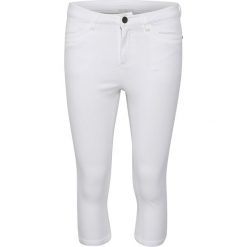 Dżinsy capri "Grace" w kolorze białym. Białe jeansy damskie Kaffe. W wyprzedaży za 155,95 zł.