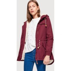 Ciepła parka z kapturem - Bordowy. Czerwone parki damskie Cropp, s. Za 249,99 zł.
