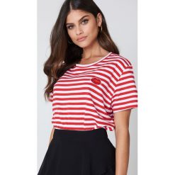 Paski damskie: Kristin Sundberg for NA-KD T-shirt w paski Lips – Red,Multicolor