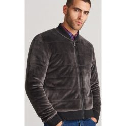 Rozpinana bluza ze stójką - Szary. Szare bluzy męskie Reserved, s, bez wzorów, ze stójką, bez rękawów, bez kaptura. Za 199,99 zł.