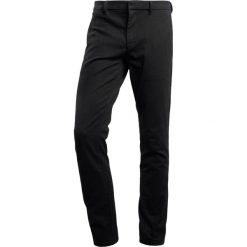 Chinosy męskie: BOSS Orange Spodnie materiałowe black