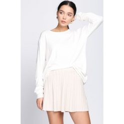 Biały Sweter Come Into My Life. Białe swetry oversize damskie Born2be, m, z dzianiny. Za 49,99 zł.