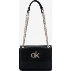 Calvin Klein Re-Lock Torebka Czarny. Czarne torebki klasyczne damskie Calvin Klein, bez wzorów, z materiału, bez dodatków. Za 686,95 zł.