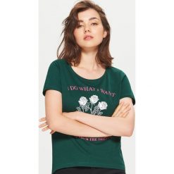 Koszulka z nadrukiem - Khaki. Brązowe t-shirty damskie Cropp, l, z nadrukiem. Za 24,99 zł.