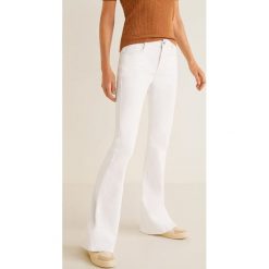 Mango - Jeansy Flare. Białe jeansy damskie Mango, z podwyższonym stanem. W wyprzedaży za 69,90 zł.