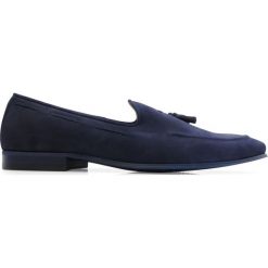 Granatowe wsuwane buty męskie - tassel loafers T121. Buty wizytowe męskie Faber - Obuwie męskie, ze skóry, bez zapięcia. W wyprzedaży za 251,10 zł.