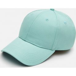 Czapka z daszkiem - Zielony. Zielone czapki męskie Cropp, bez wzorów. W wyprzedaży za 35,99 zł.