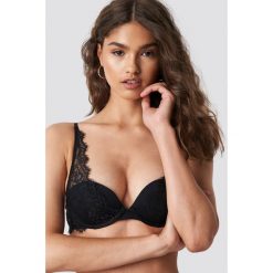 NA-KD Lingerie Biustonosz z warstwą koronki - Black. Czarne biustonosze koronkowe marki NA-KD Lingerie, z haftami. Za 72,95 zł.
