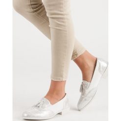 MOKASYNY Z FRĘDZLAMI. Szare półbuty damskie TINA&CO. Za 32,90 zł.