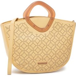 Torebka MONNARI - BAG1160-002 Yellow. Żółte torebki klasyczne damskie Monnari, bez wzorów, ze skóry ekologicznej, klasyczne, na ramię, bez dodatków. W wyprzedaży za 149,00 zł.