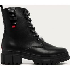 S. Oliver - Workery. Czarne workery damskie S.Oliver, ze skóry ekologicznej, z okrągłym noskiem, bez obcasa, na obcasie, na zamek. Za 279,90 zł.