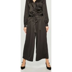 Answear - Spodnie Night Fever. Czarne spodnie damskie ANSWEAR, s, bez wzorów, z elastanu, eleganckie. W wyprzedaży za 89,90 zł.